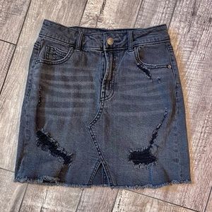 WILD FABLE (Target) (women/girl) black distressed denim skirt